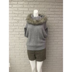 Jennifer Lopez Gray Chunky Sleeveless Top with Removable Faux Fur Hoodie Size M